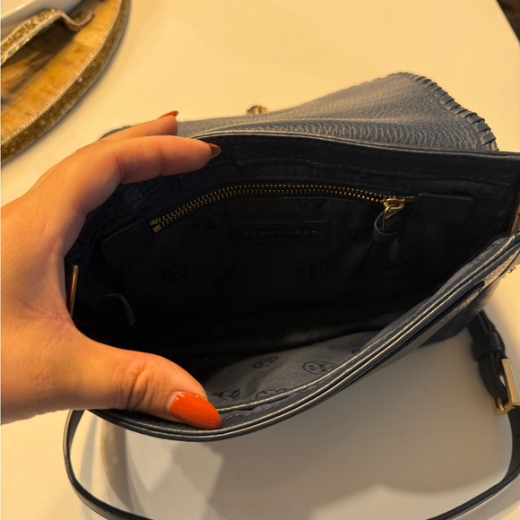 Tory Burch crossbody amazing condition - Picture 2 of 5